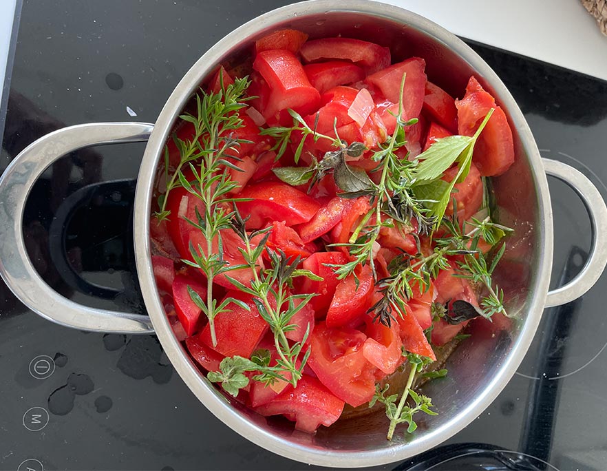 Gericht aus frischen Tomaten im Kochtopf von Seminarköchin Regina Steyrer - von Regina Kocht - Wegerich Eventküche